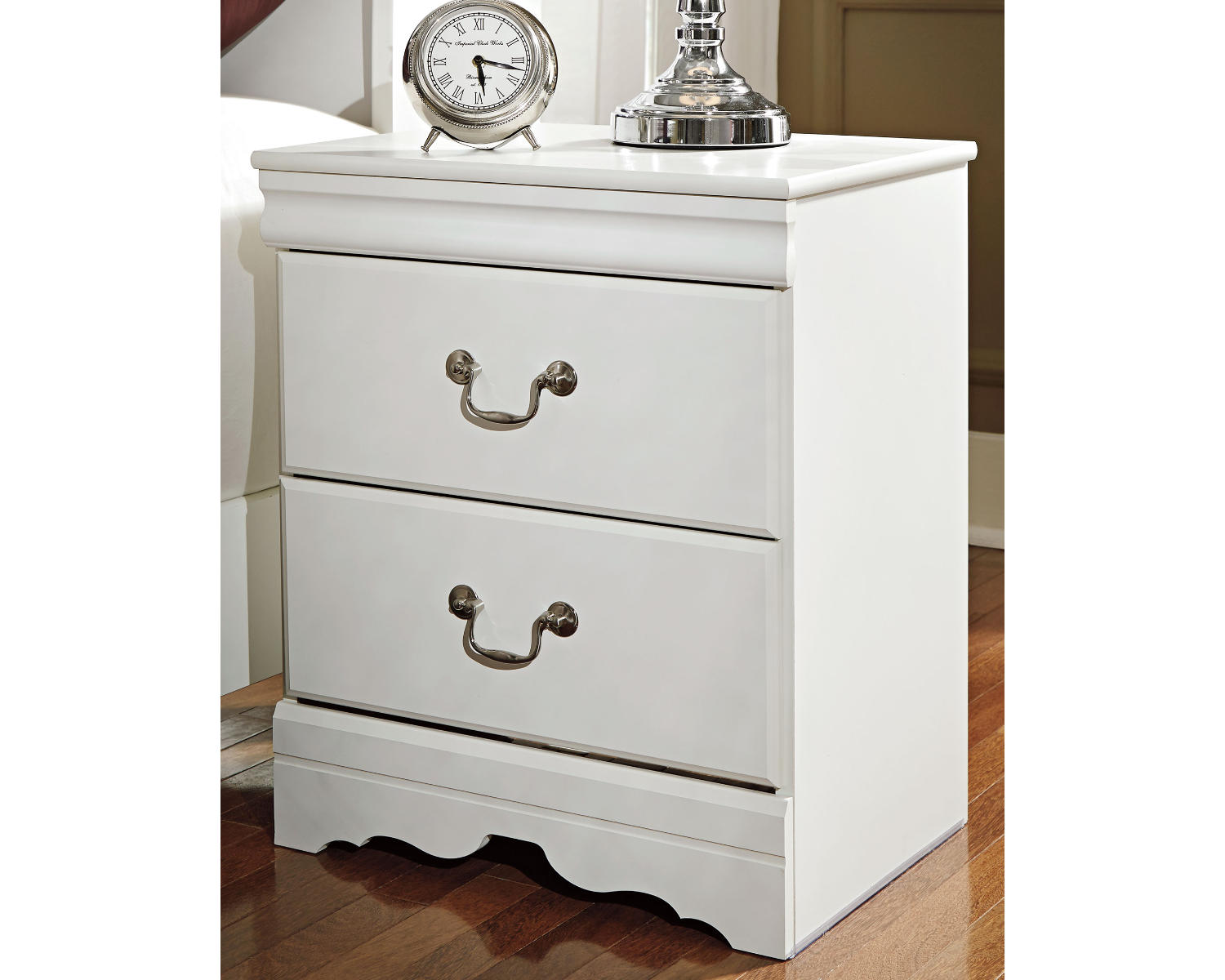 Anarasia Queen Sleigh Bed and Nightstand