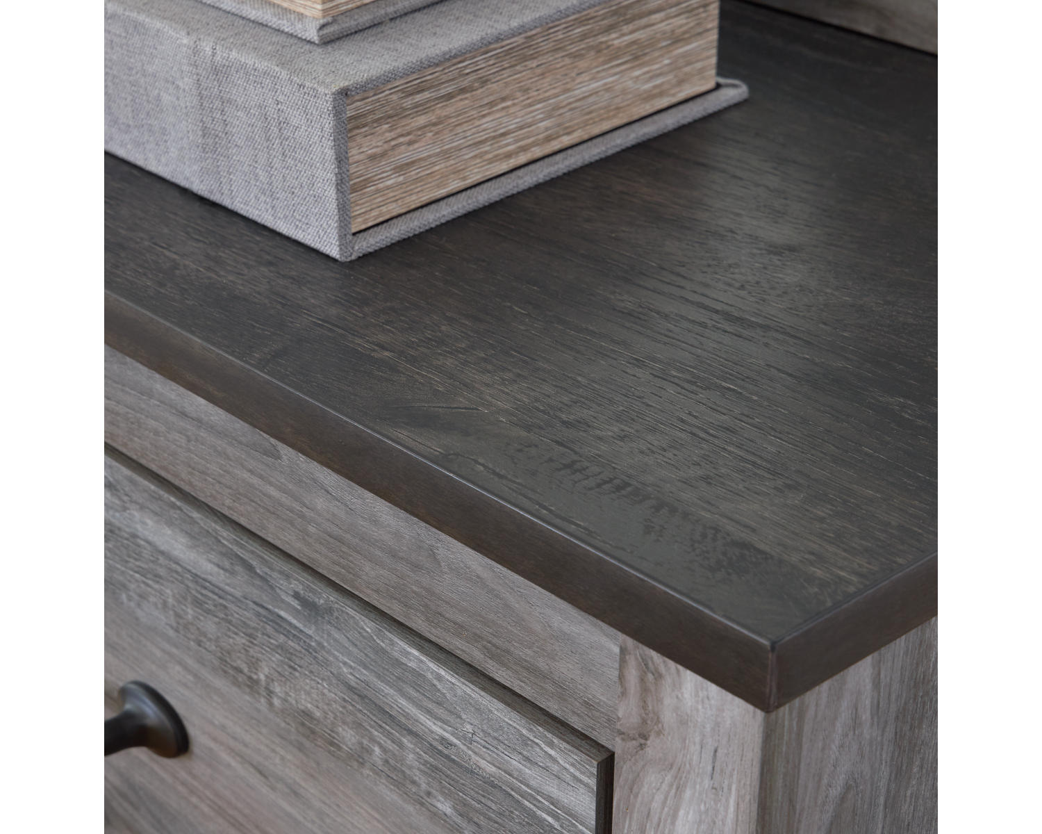 Bronyan Chest of Drawers