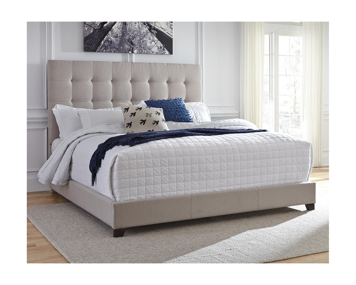 Dolante King Upholstered Bed