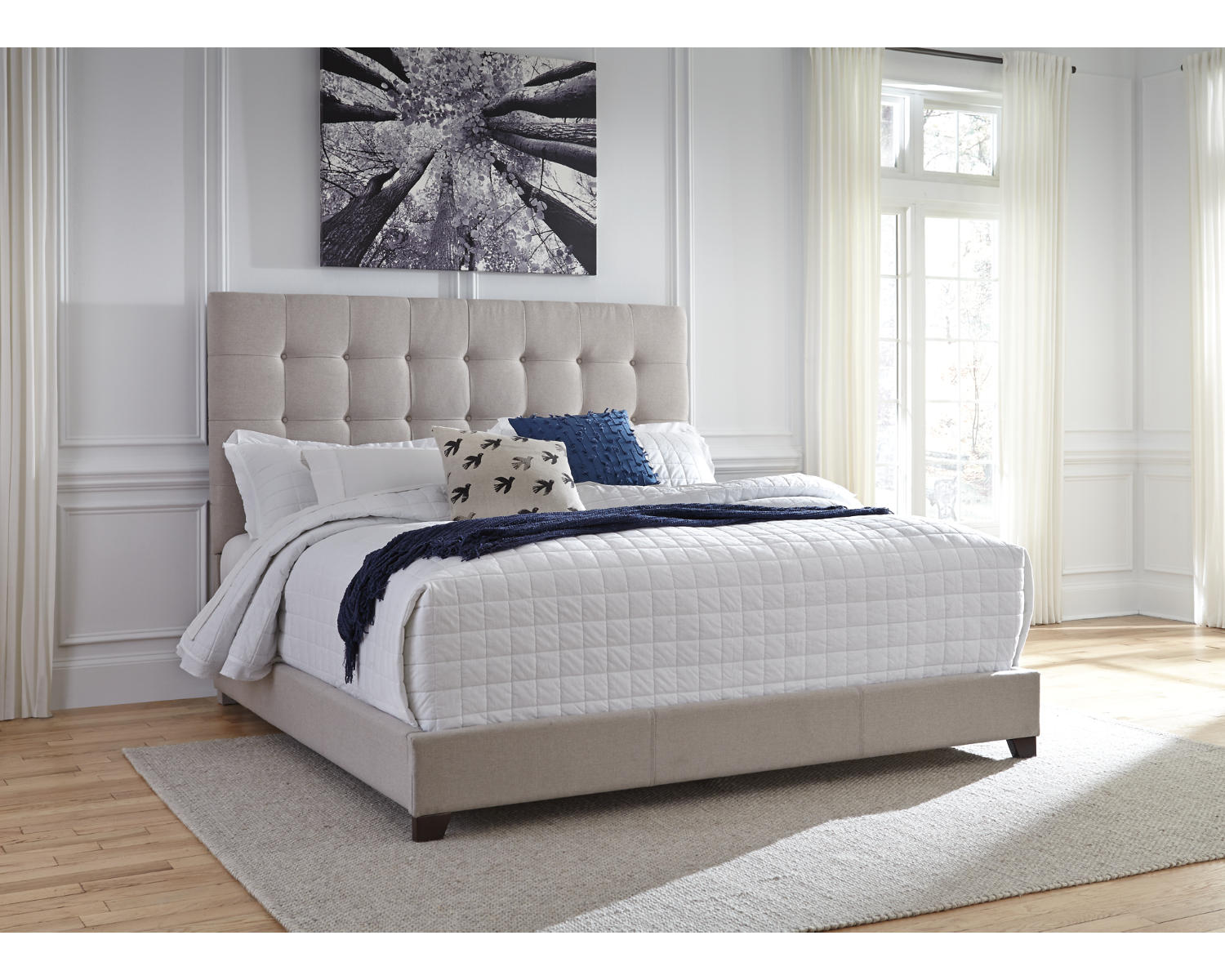 Dolante King Upholstered Bed
