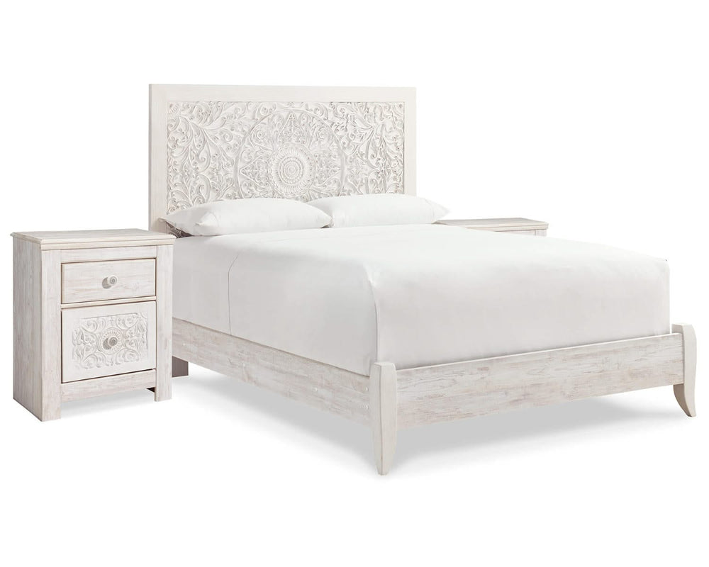 Cama Queen con paneles y dos mesitas de noche Paxberry