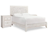 Cama Queen con paneles y dos mesitas de noche Paxberry