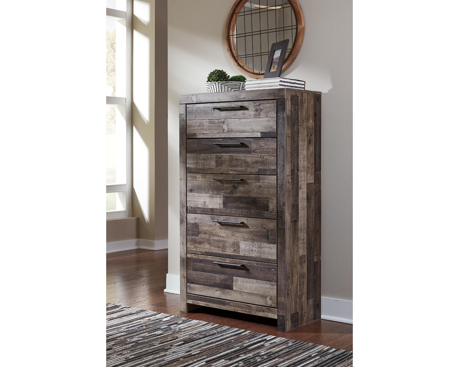 Derekson Queen Panel Storage Bed, 2 Chests and 2 Nightstands