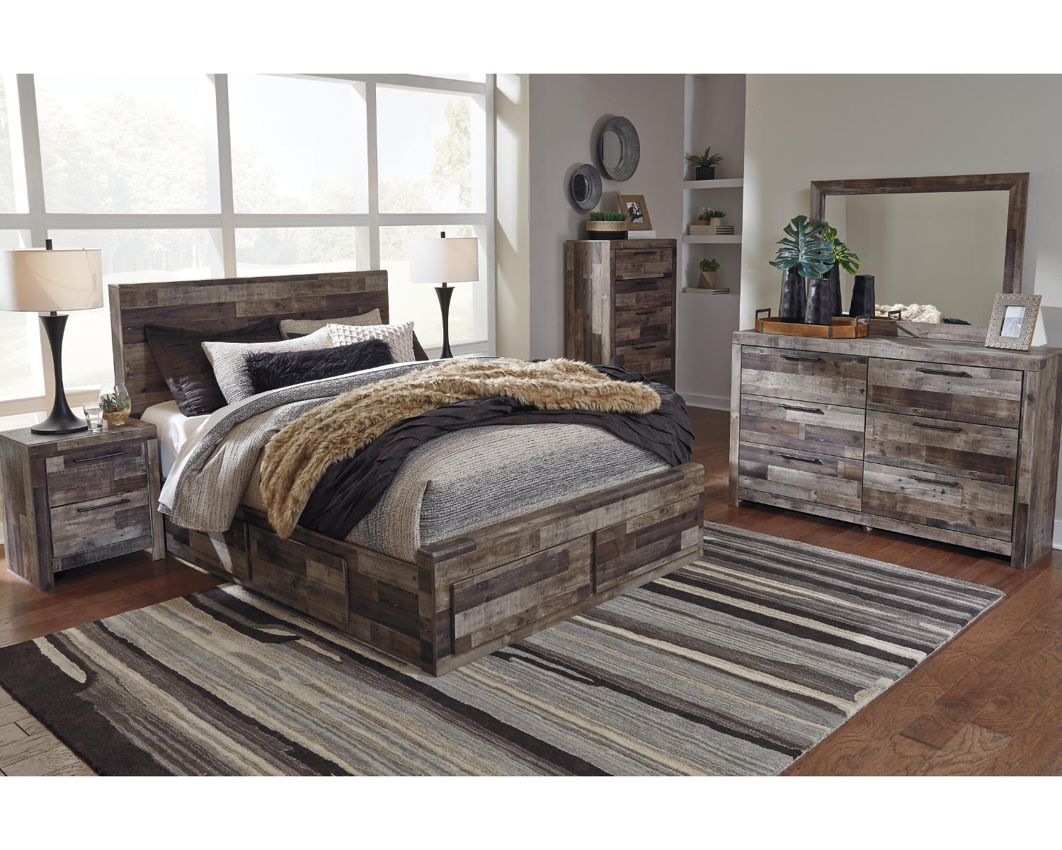 Derekson Queen Panel Bed with 4 Storage Drawers