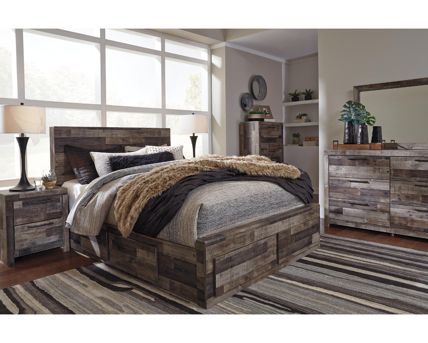 Derekson Queen Panel Bed with 4 Storage Drawers