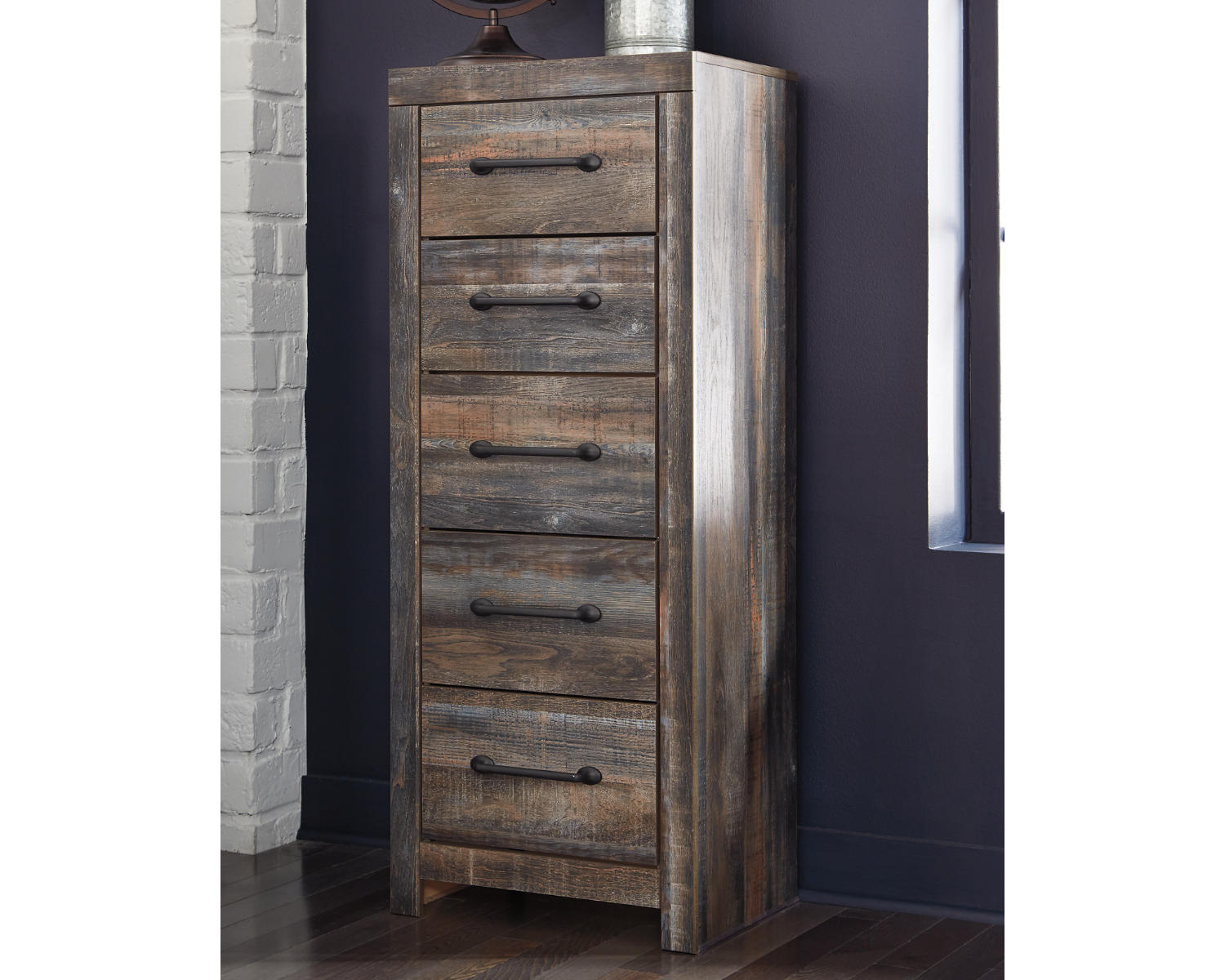 Drystan Narrow Chest