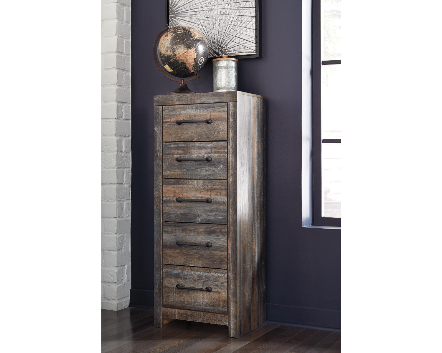 Drystan Narrow Chest