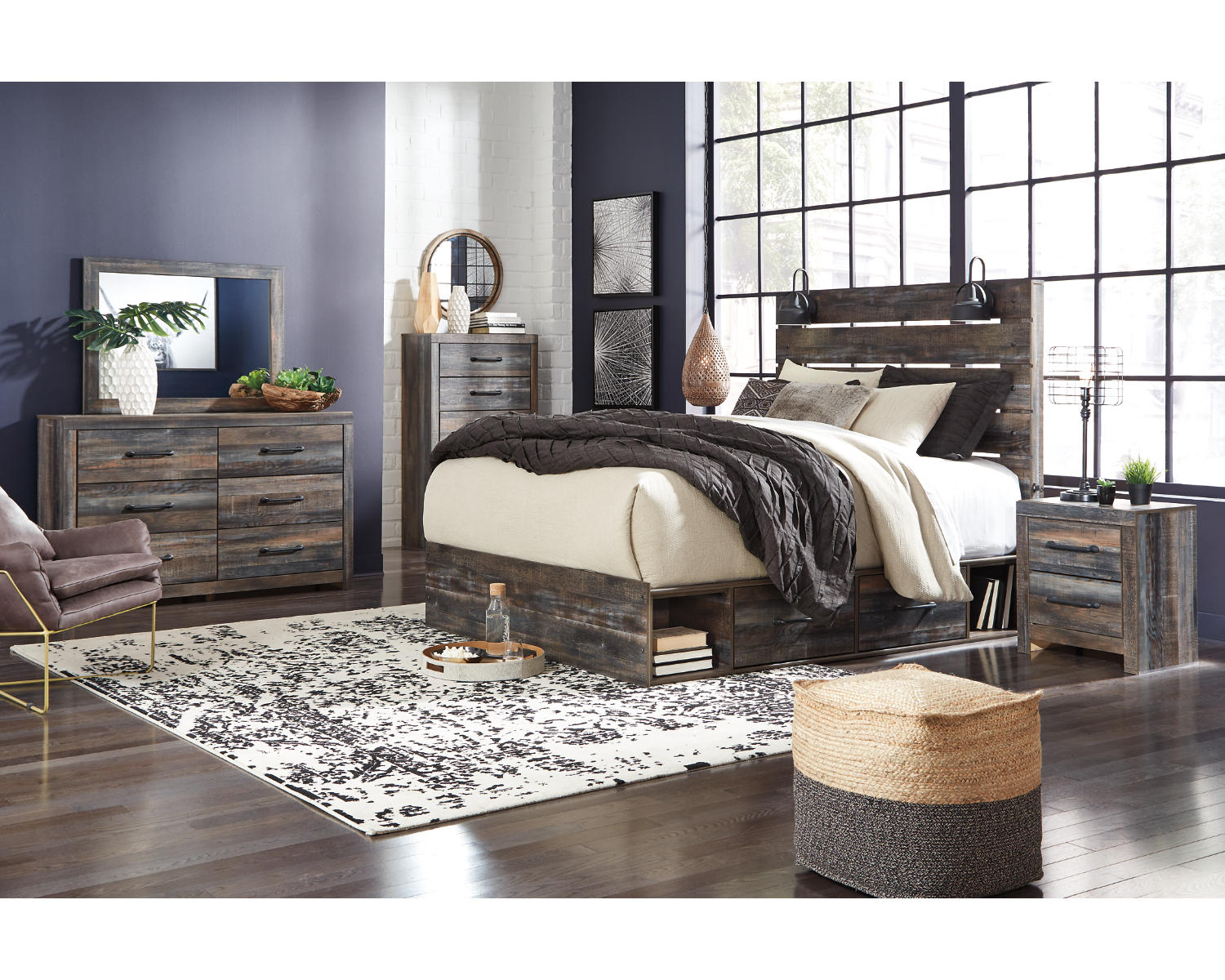 Drystan Queen Panel Bed with Mirrored Dresser and Nightstand