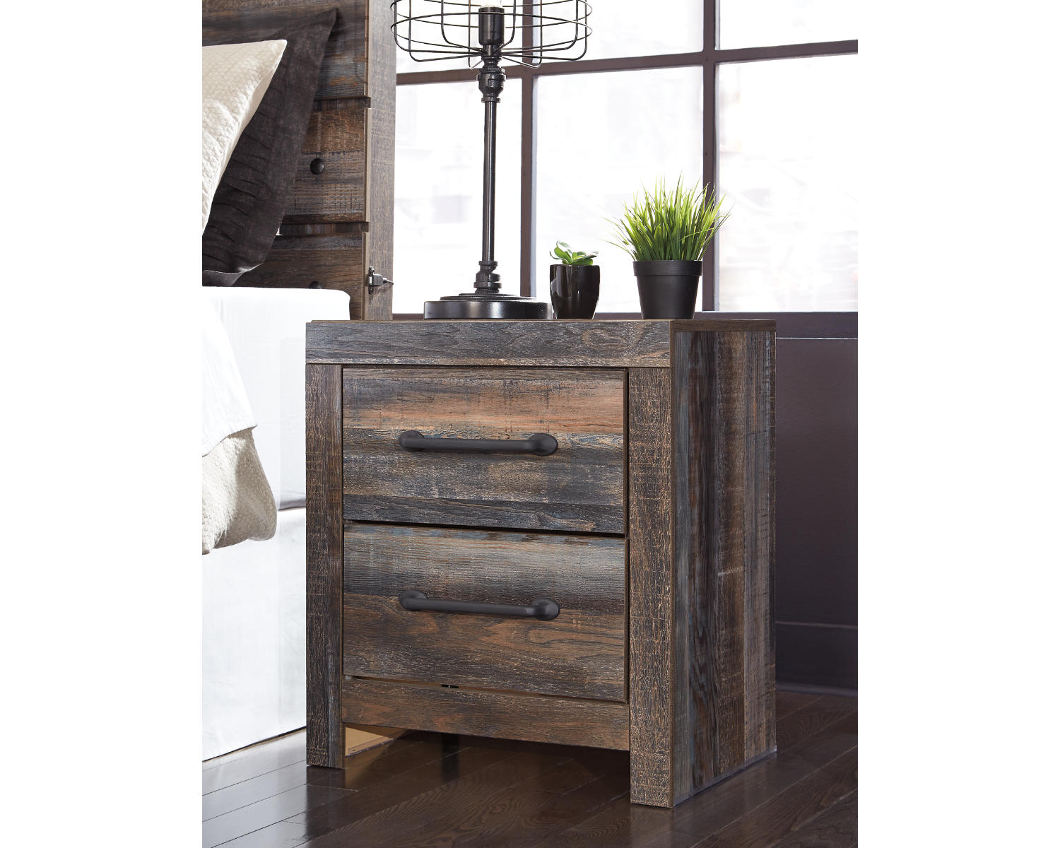 Drystan King Panel Bed and 2 Nightstands