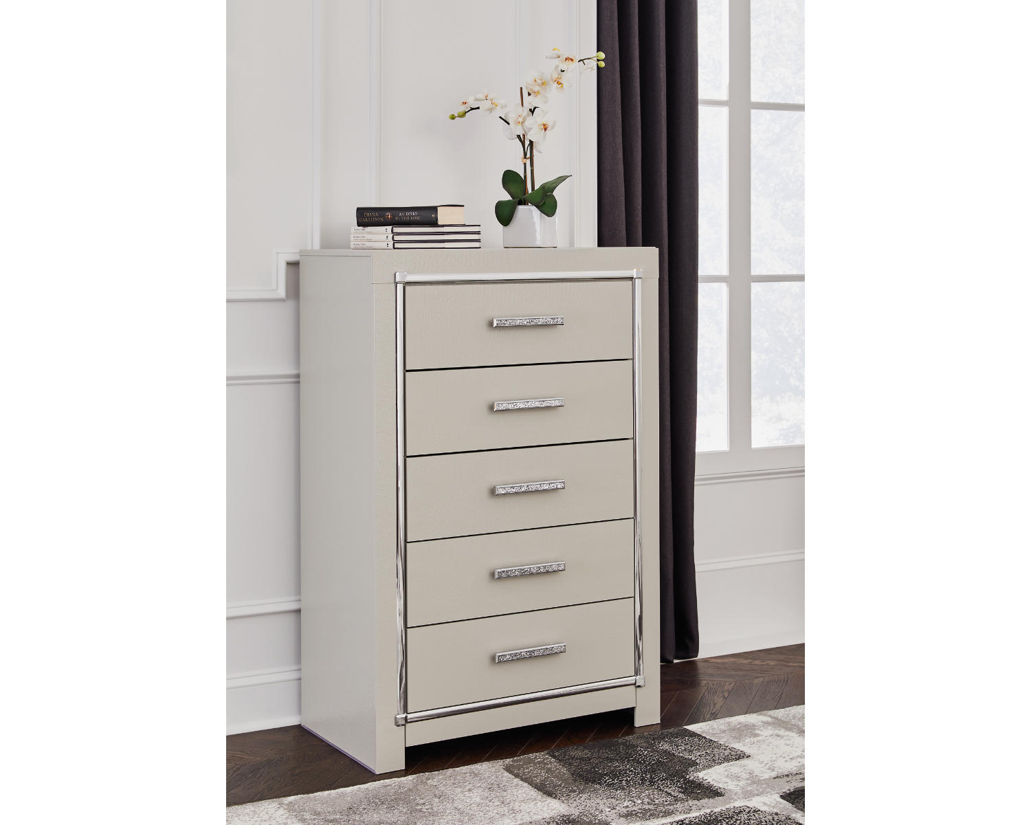Zyniden Chest of Drawers