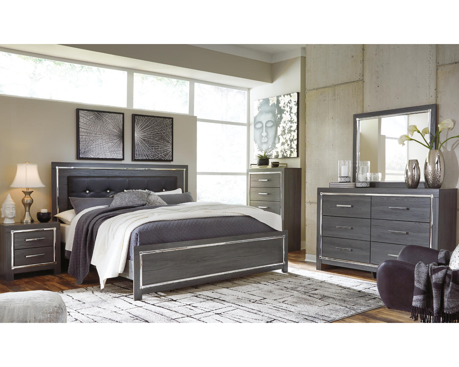 Lodanna King Panel Bed, Dresser, Mirror, Chest and 2 Nightstands