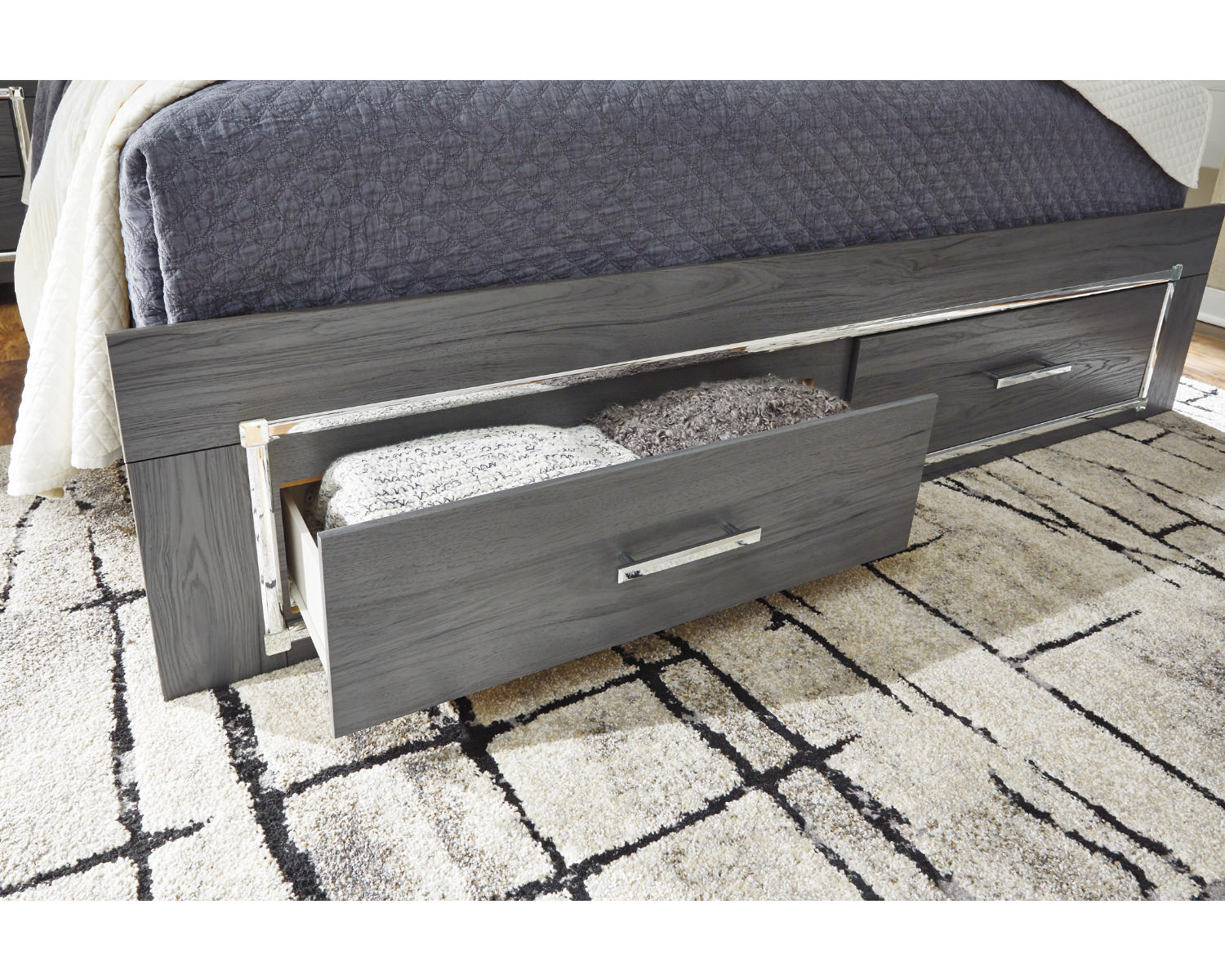 Lodanna King Storage Bed, Dresser, Mirror and 2 Nightstands