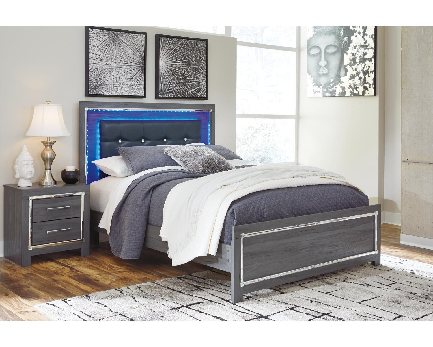 Lodanna Queen Panel Bed and Dresser