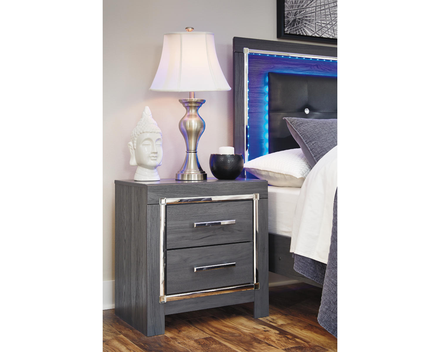 Lodanna Queen Panel Bed and Nightstand