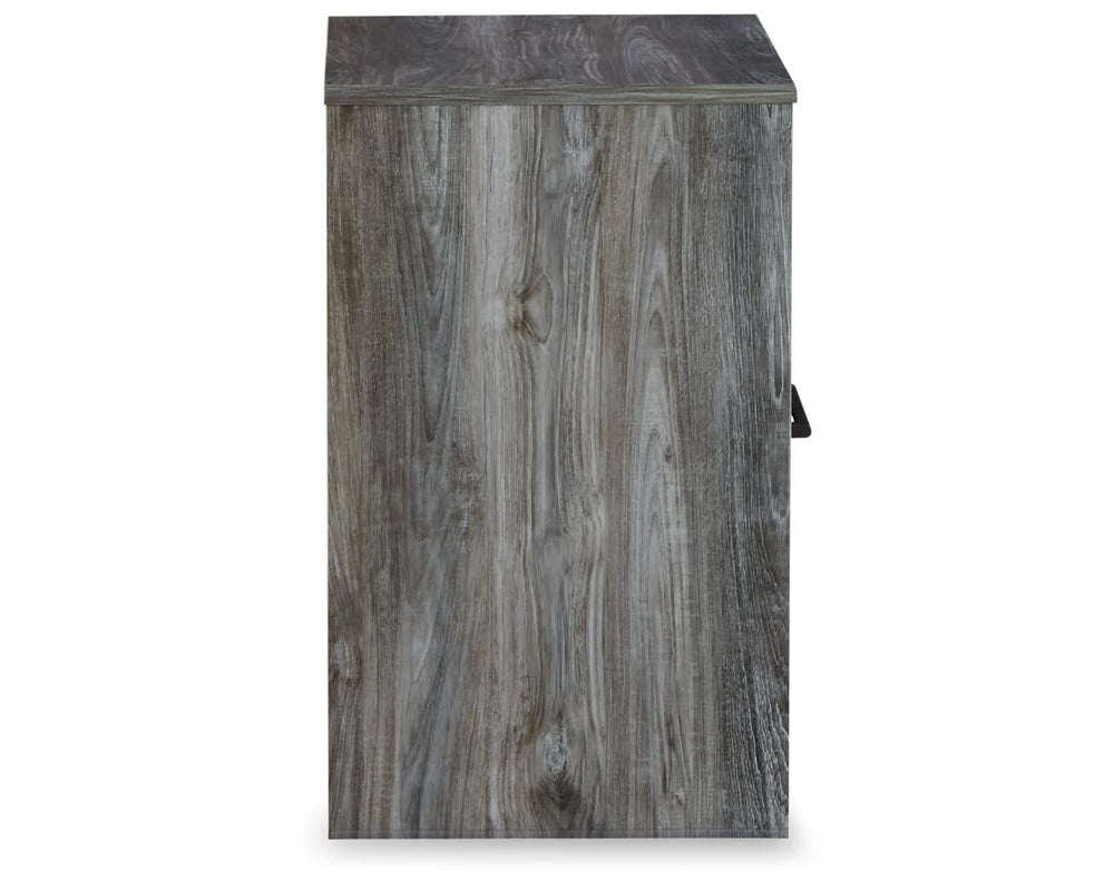 Cabecero de cama Baystorm con paneles completos. Cómoda, espejo, cómoda y mesita de noche.