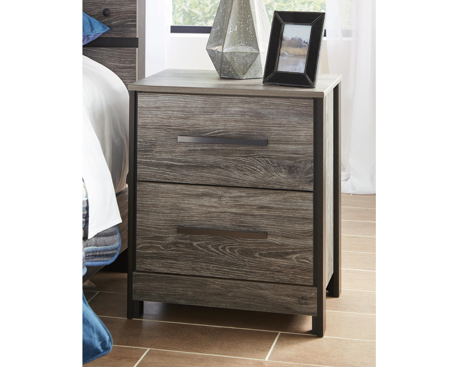 Cazenfeld Nightstand
