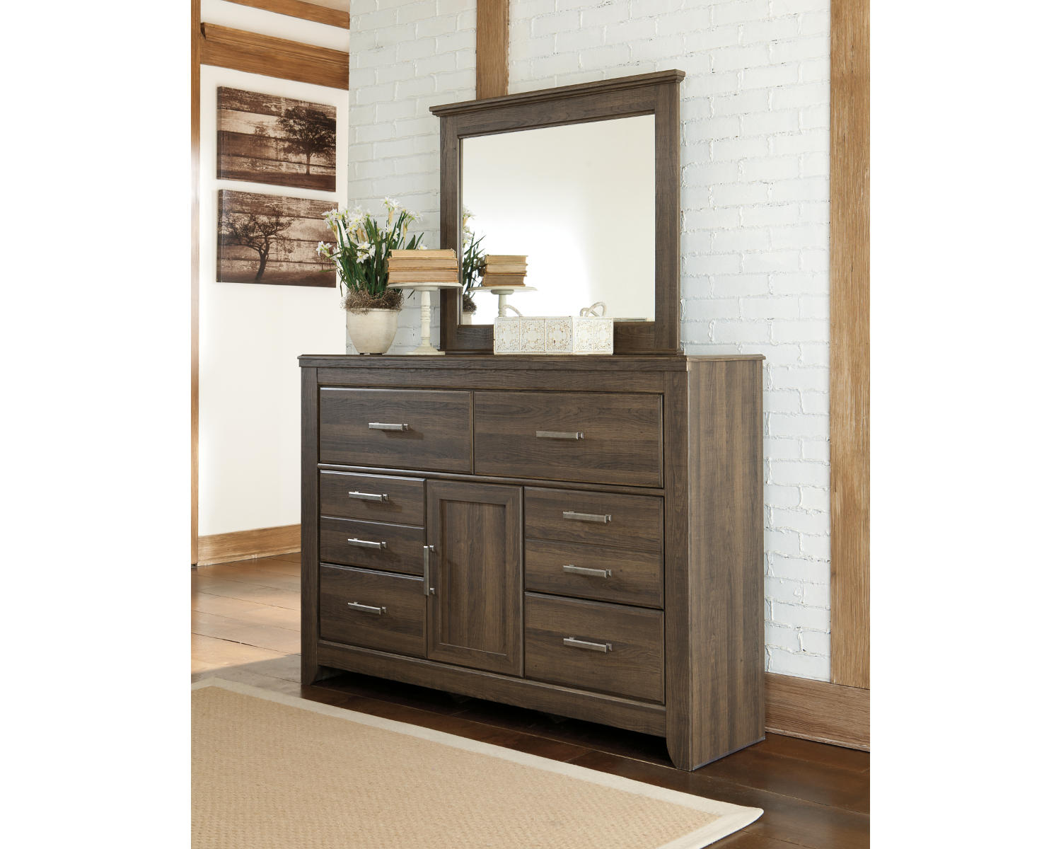 Juararo Queen Poster Bed, Dresser and Mirror