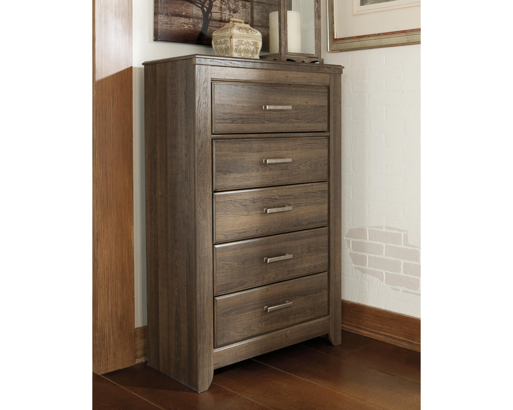 Dolante Queen Upholstered Bed with Chest of Drawers and Nightstand