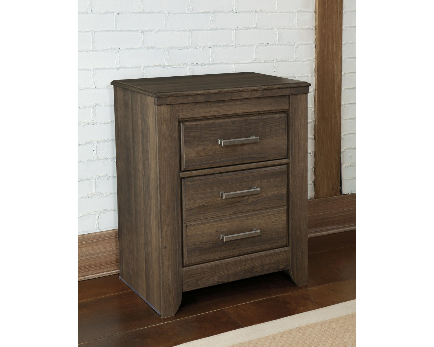 Juararo Queen Poster Bed and 2 Nightstands