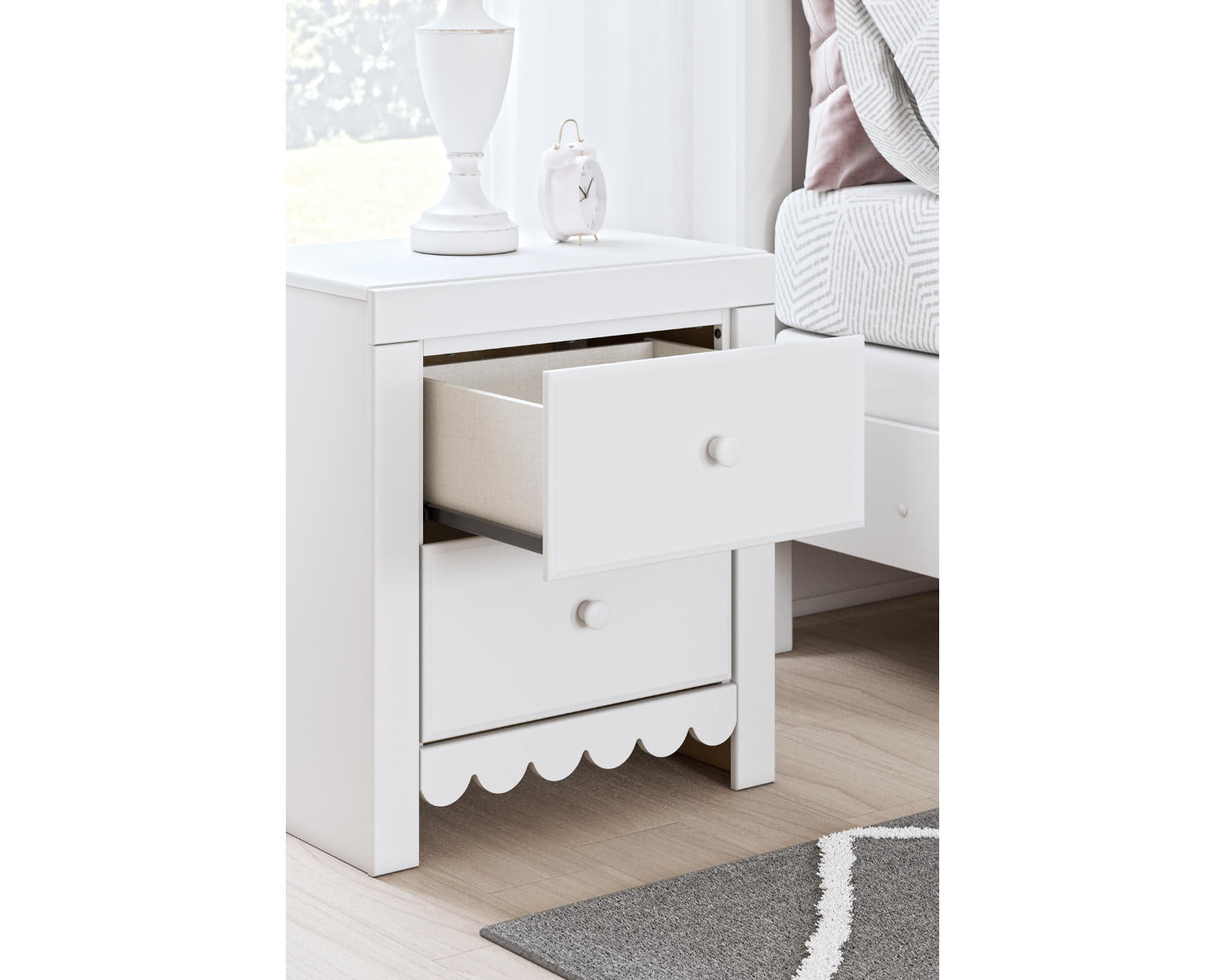 Mollviney Nightstand