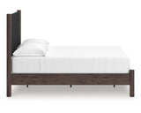 Cama de plataforma con paneles tapizados Pamytta