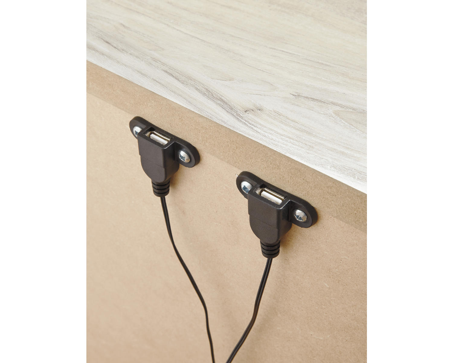 Bellaby Queen Crossbuck Panel Bed, Dresser, Mirror and 2 Nightstands