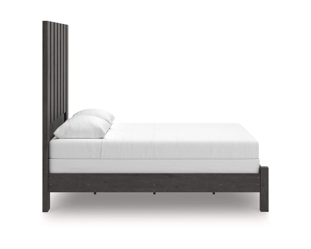 Fraluna Queen Panel Bed