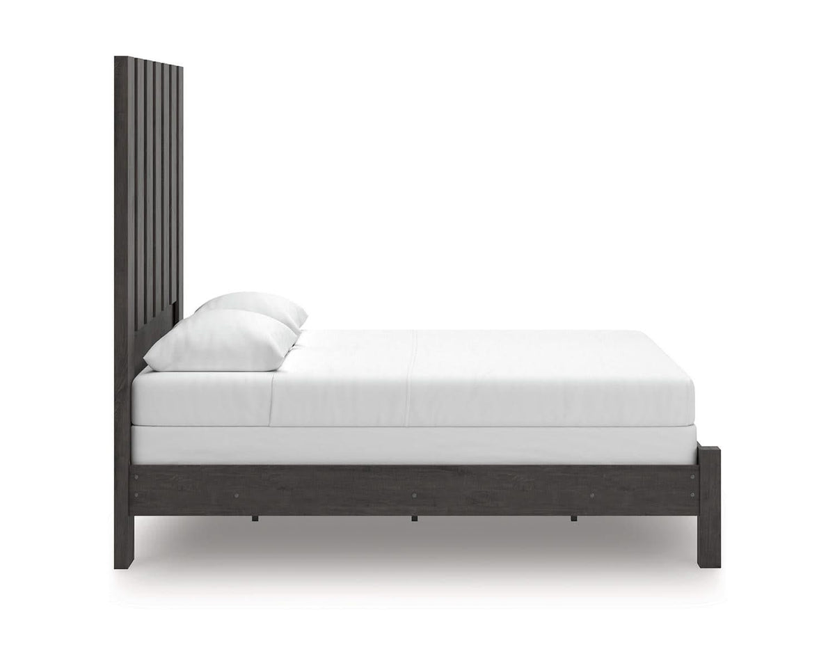 Fraluna Queen Panel Bed