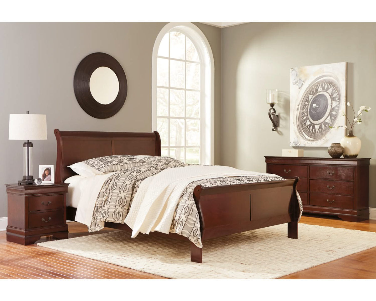 Alisdair Queen Sleigh Bed, Dresser and Mirror