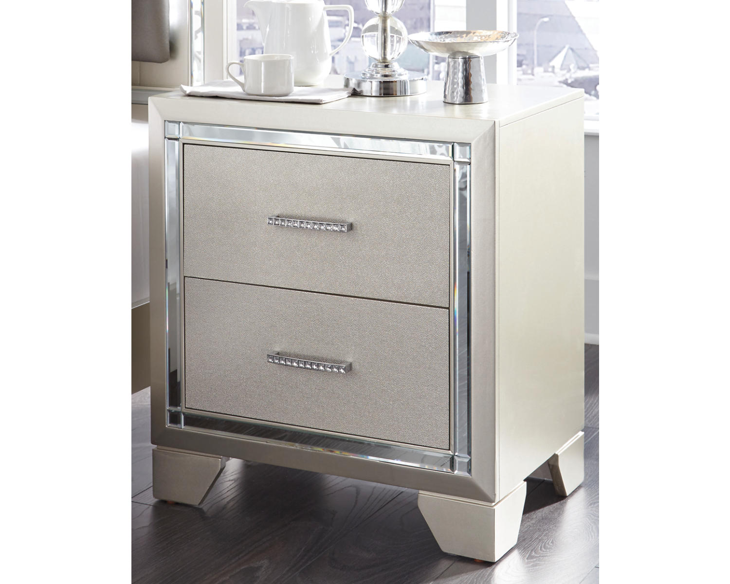 Lonnix Nightstand