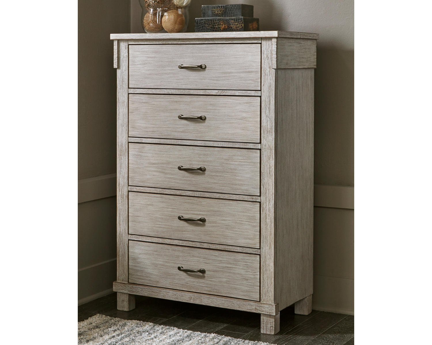 Hollentown Chest of Drawers