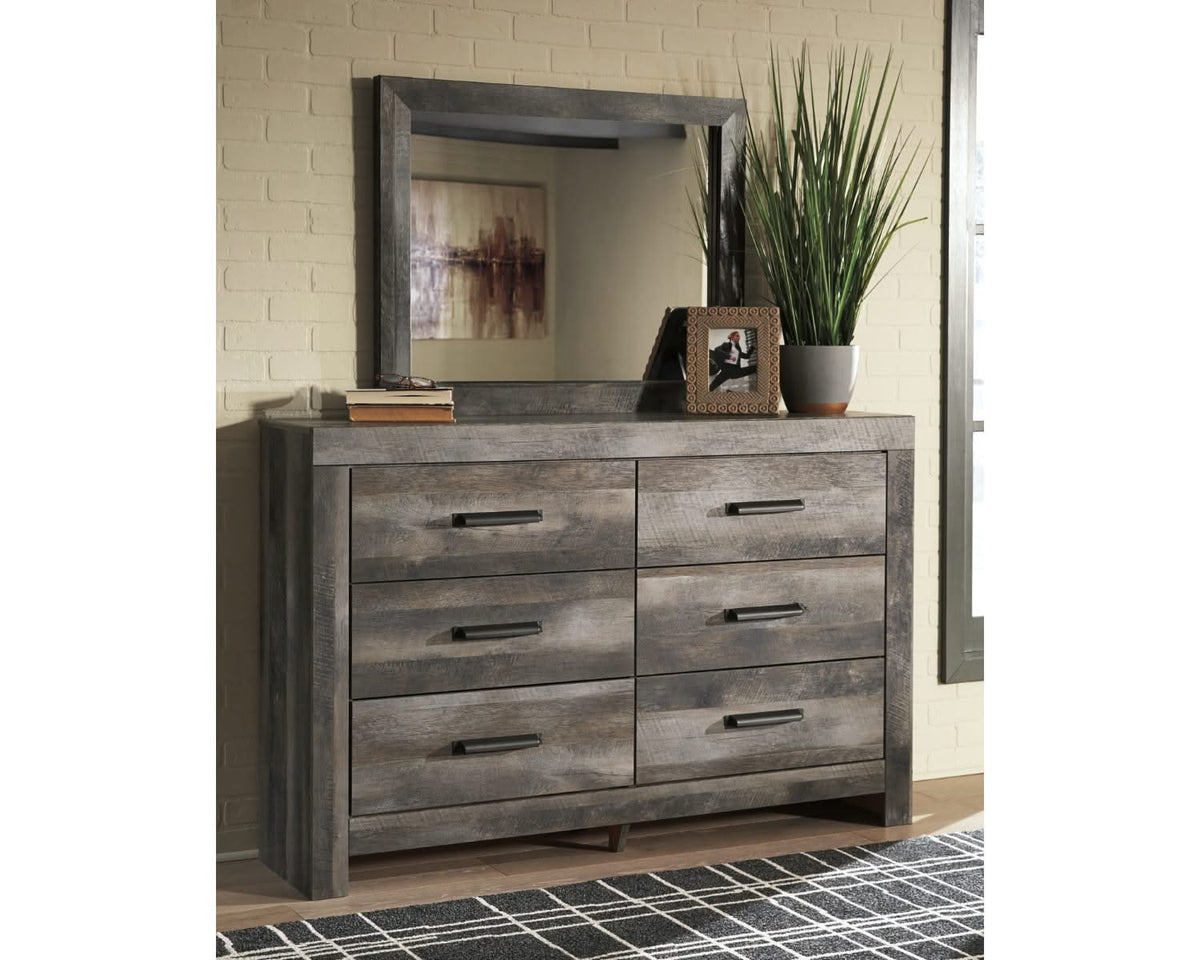 Wynnlow Queen Panel Bed with Mirrored Dresser and Nightstand