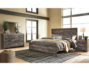 Wynnlow King Panel Bed with Mirrored Dresser and Nightstand