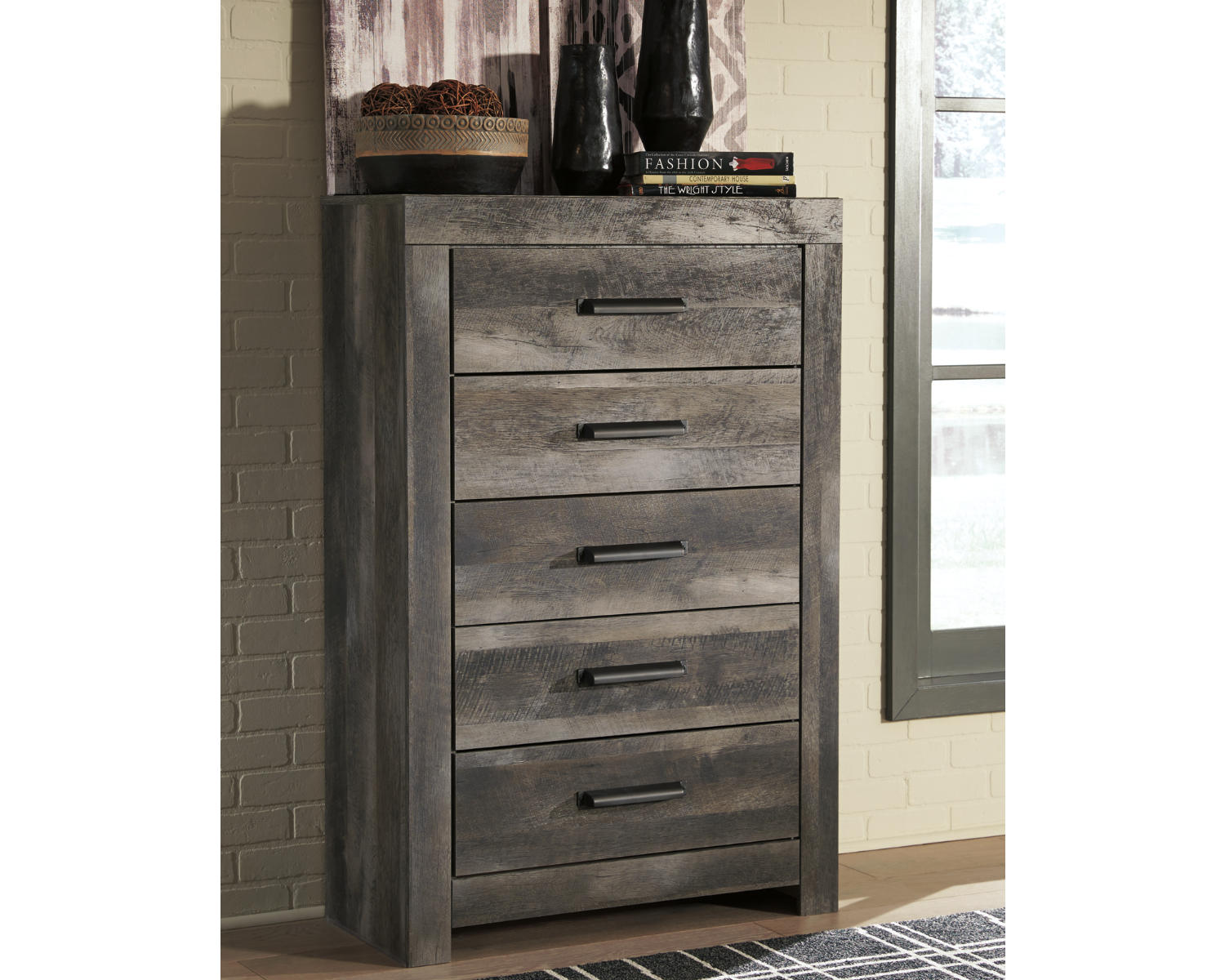 Wynnlow Queen Poster Bed, Chest and 2 Nightstands