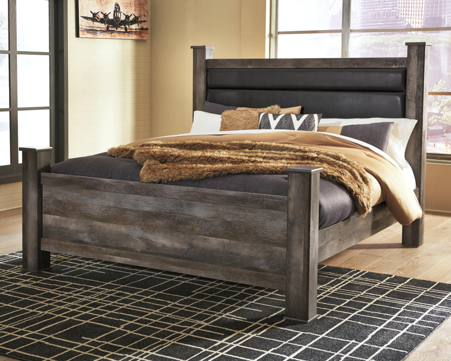 Wynnlow King Poster Bed, Dresser, Mirror and Nightstand