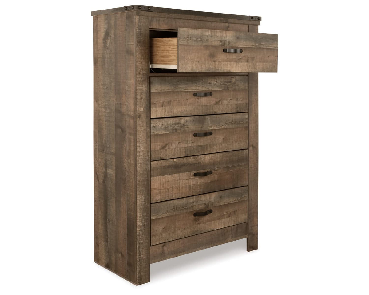 Cama Trinell King con paneles. Cómoda, espejo, cómoda y dos mesitas de noche.