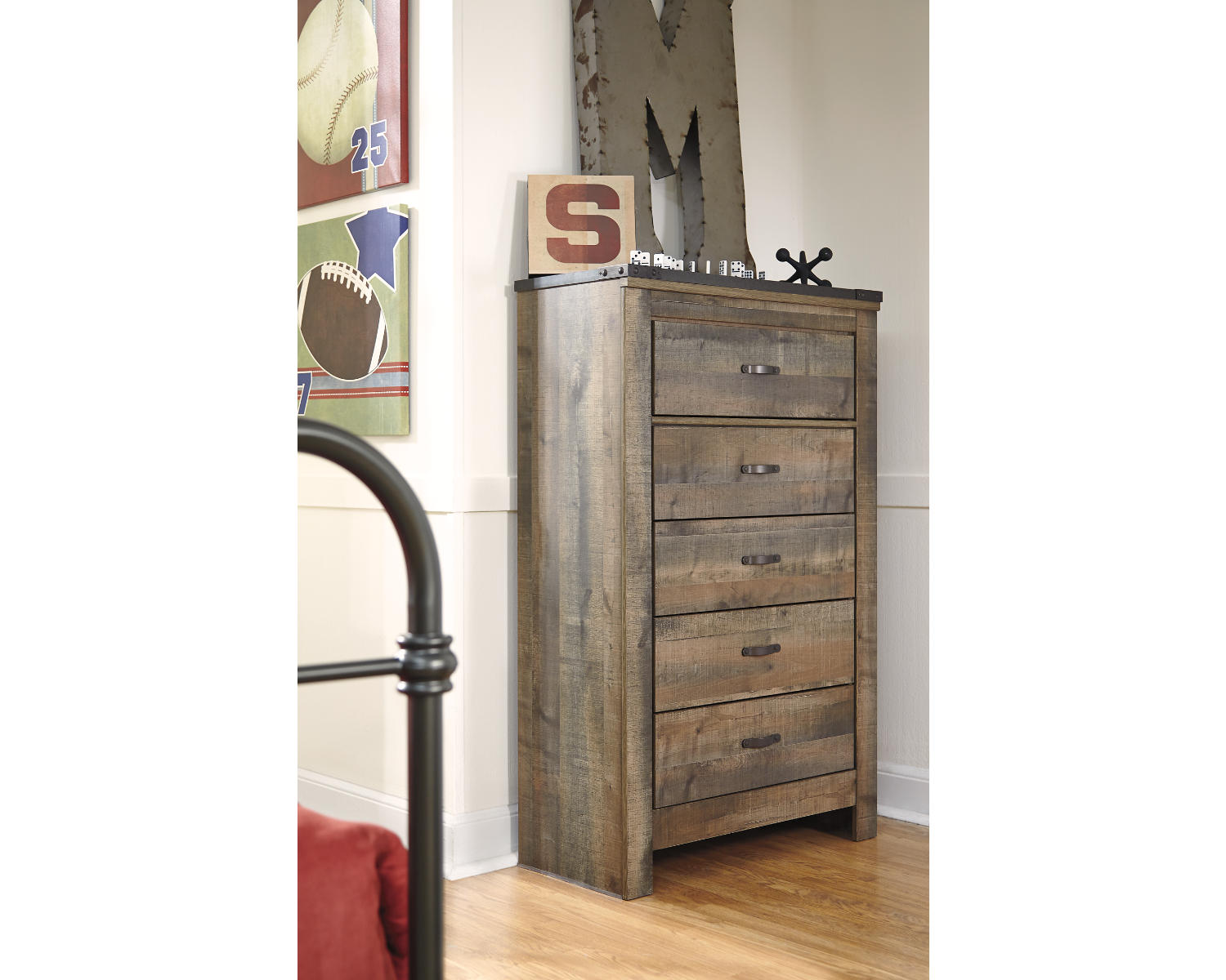 Trinell King Panel Bed, Chest and 2 Nightstands