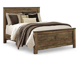 Cama Queen Trinell con paneles, cómoda y dos mesitas de noche