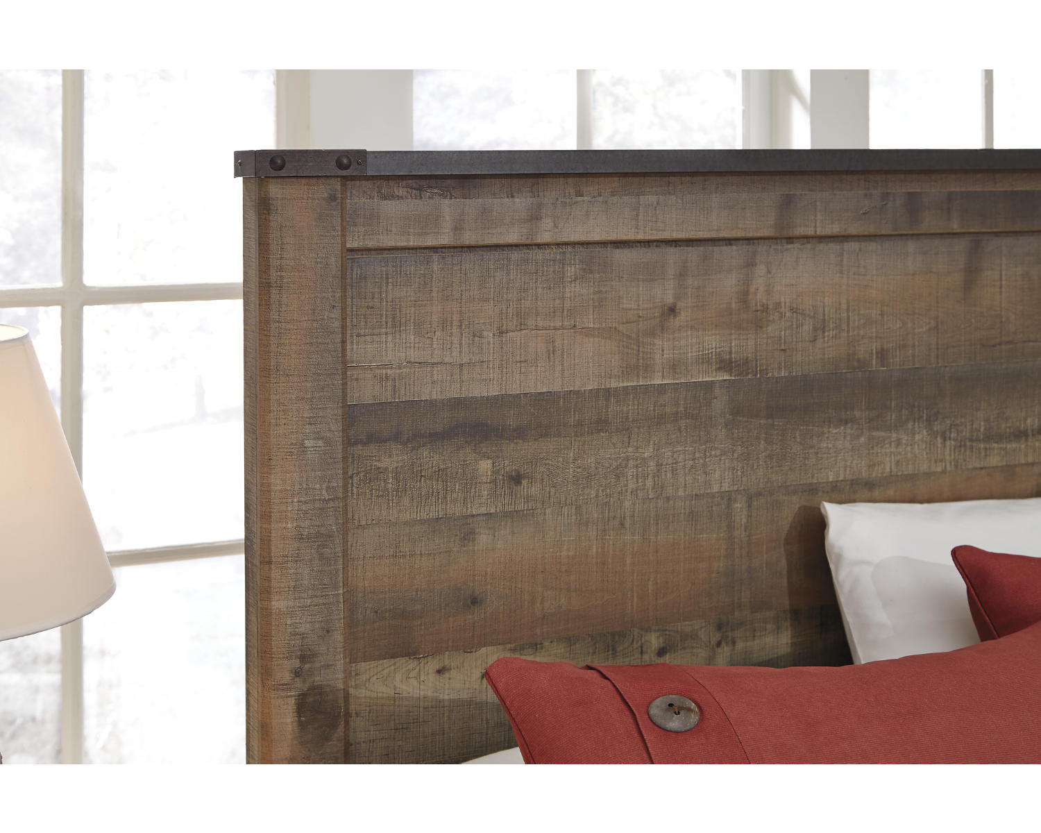 Trinell Queen Panel Bed