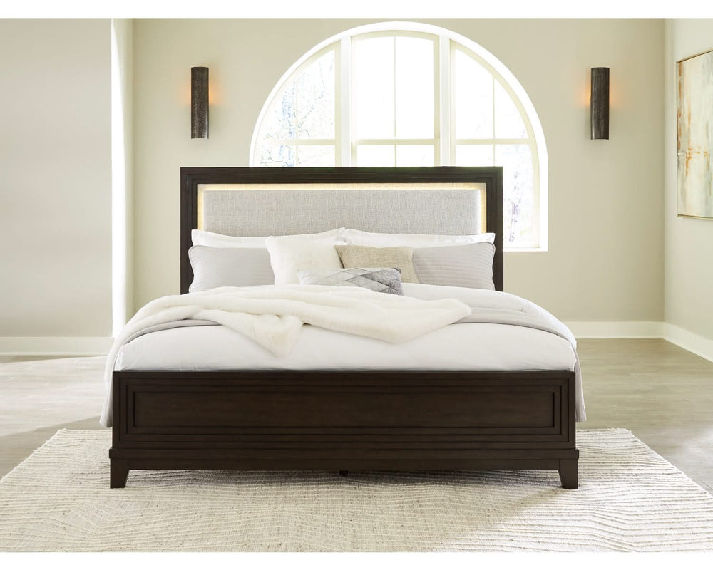 Cama Queen Neymorton con paneles tapizados