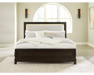 Cama Queen Neymorton con paneles tapizados