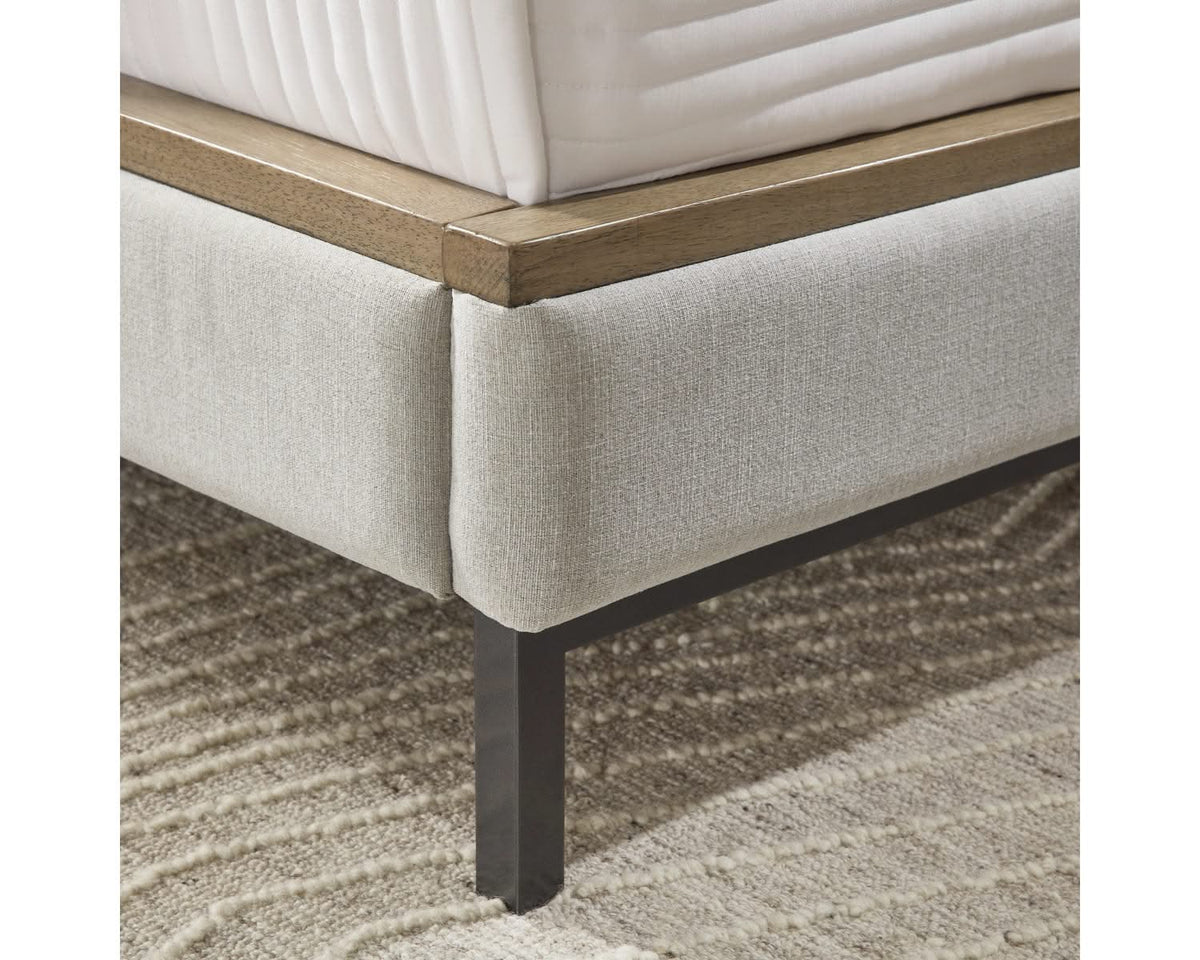 Tomtyn King Upholstered Bed