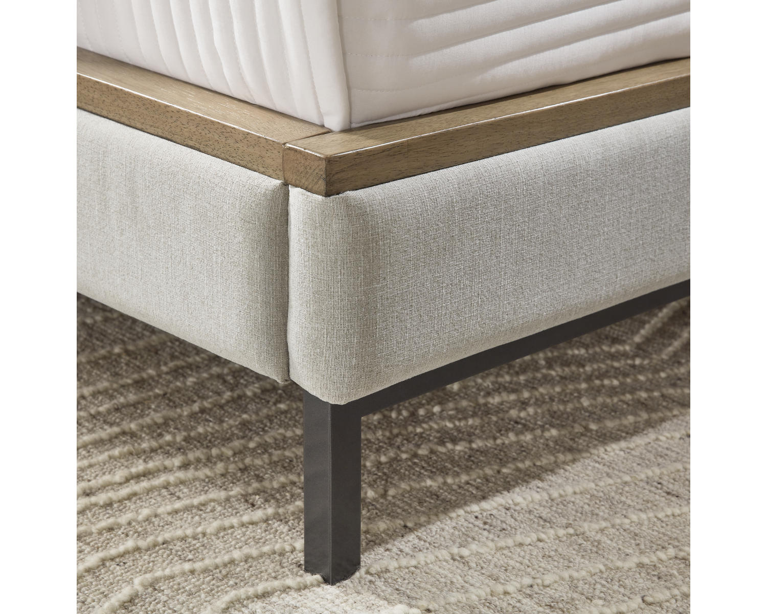 Tomtyn King Upholstered Bed