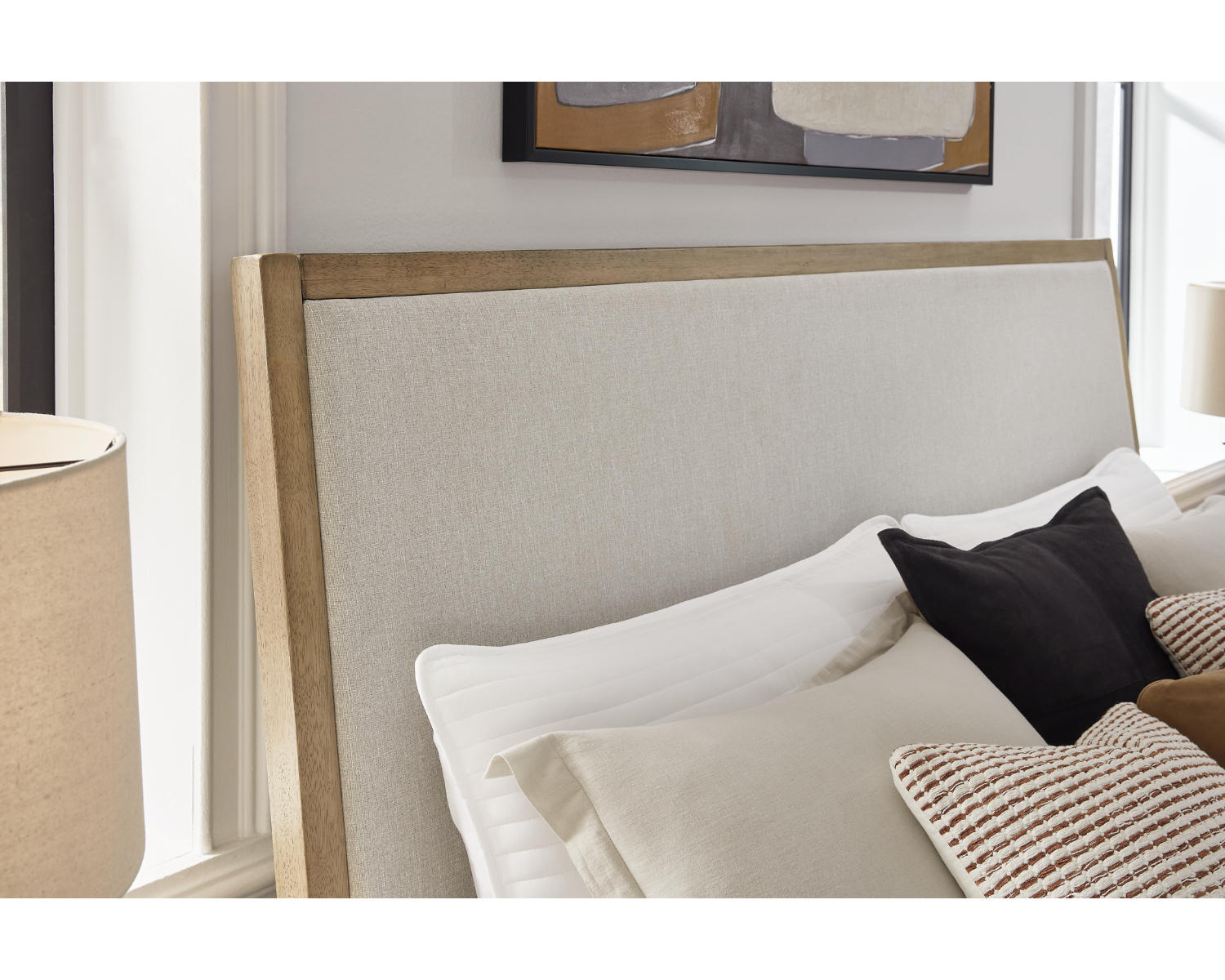 Tomtyn Queen Upholstered Bed