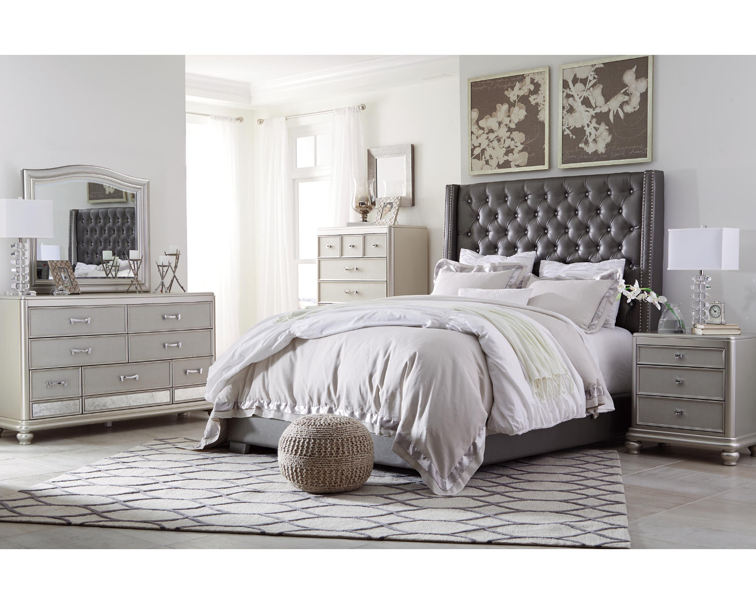Coralayne King Upholstered Bed