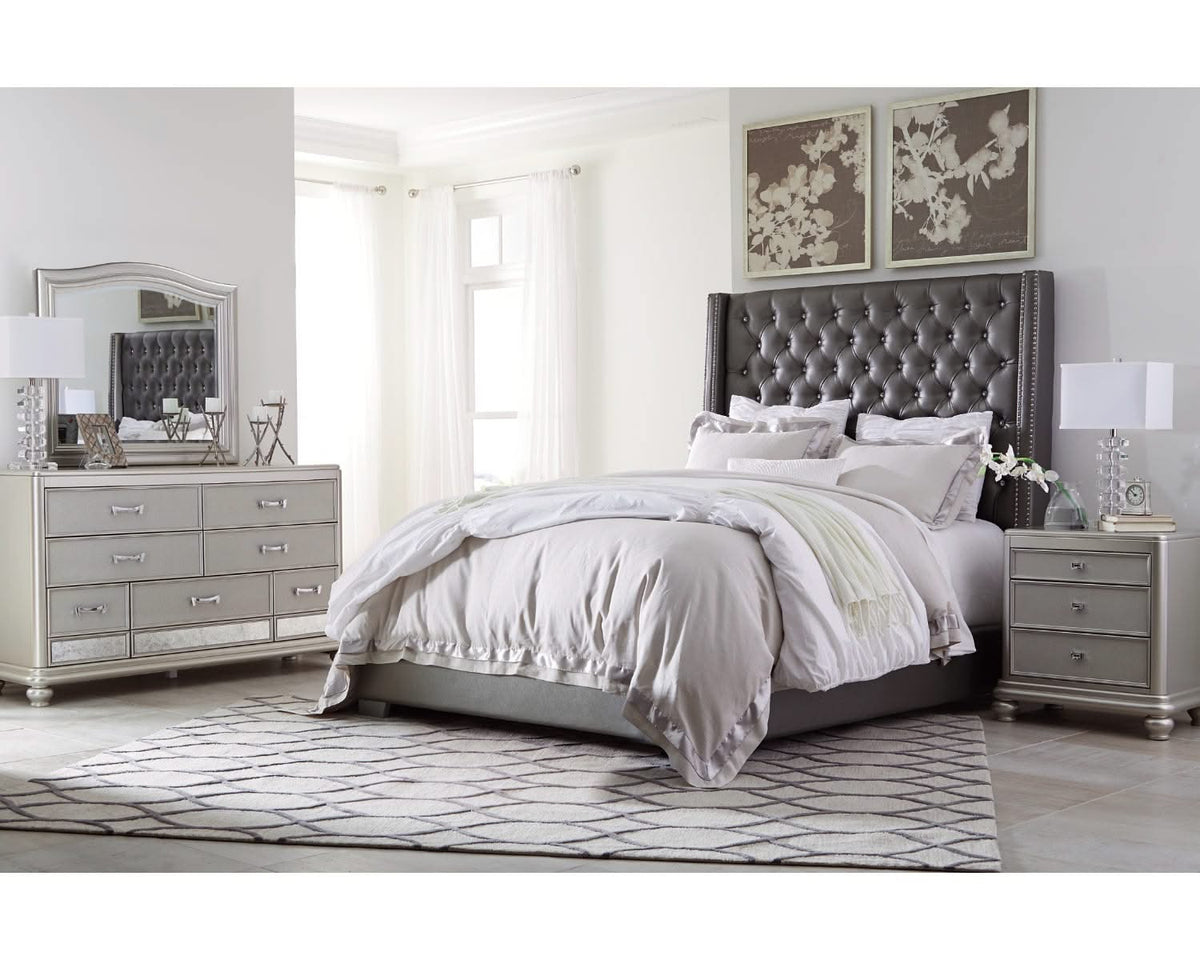 Cama Queen tapizada y cómoda Coralayne