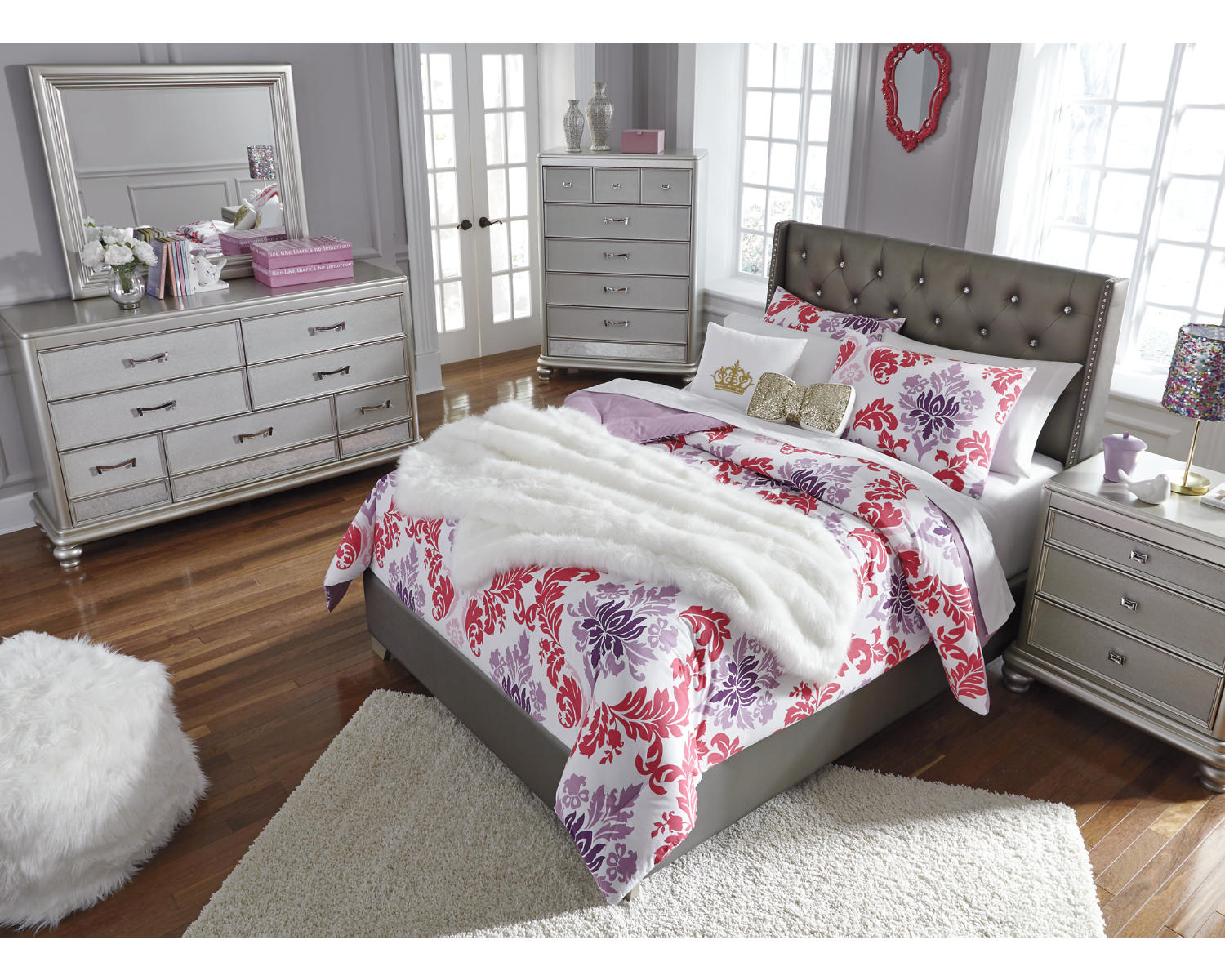 Coralayne Full Upholstered Bed