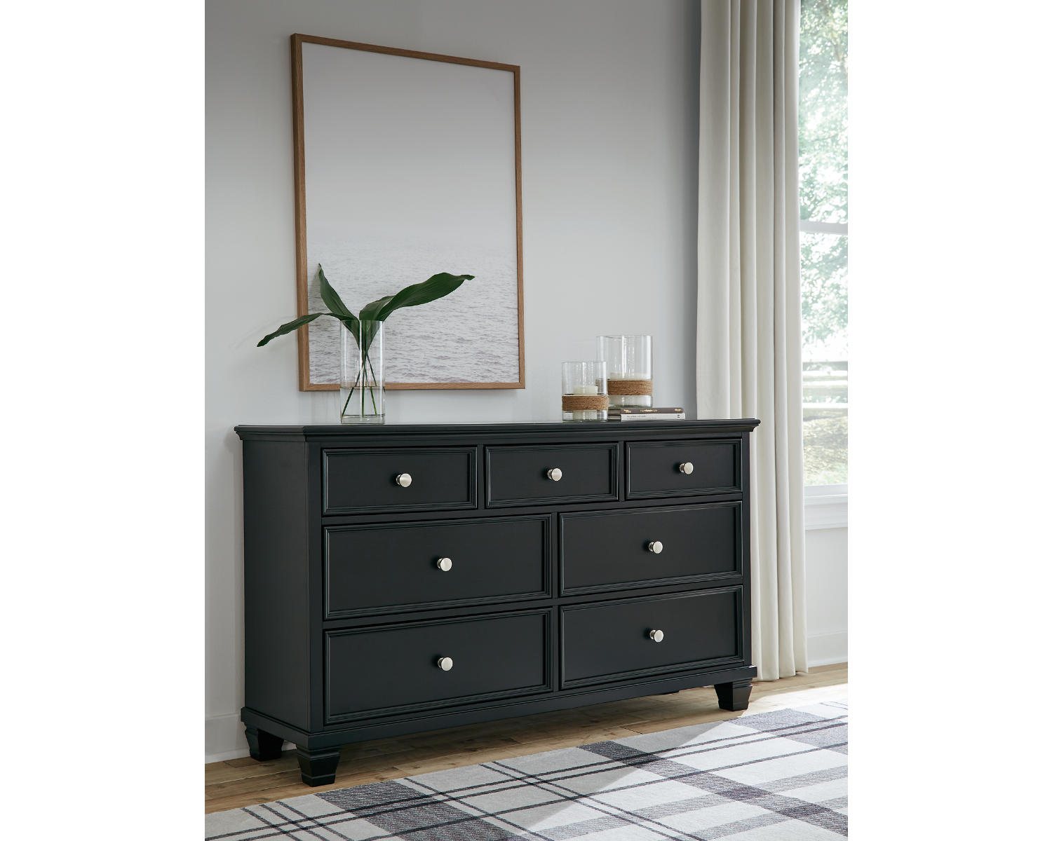 Lanolee Dresser