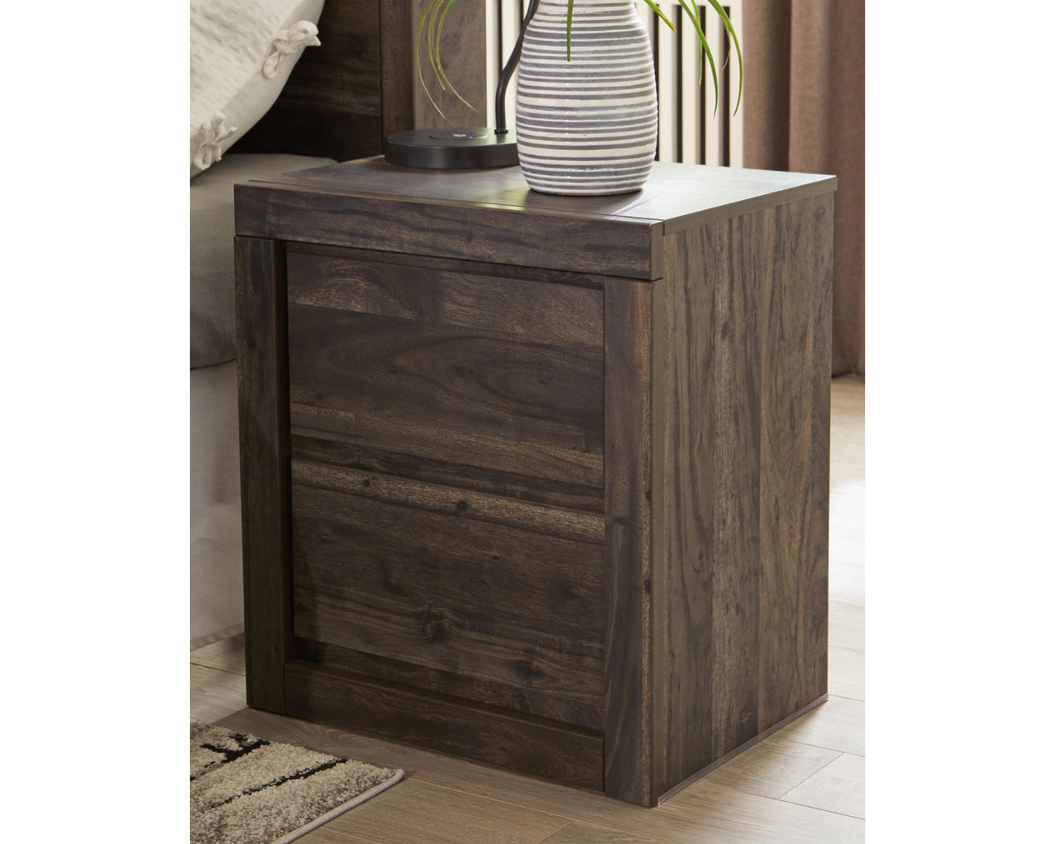 Vay Bay Nightstand