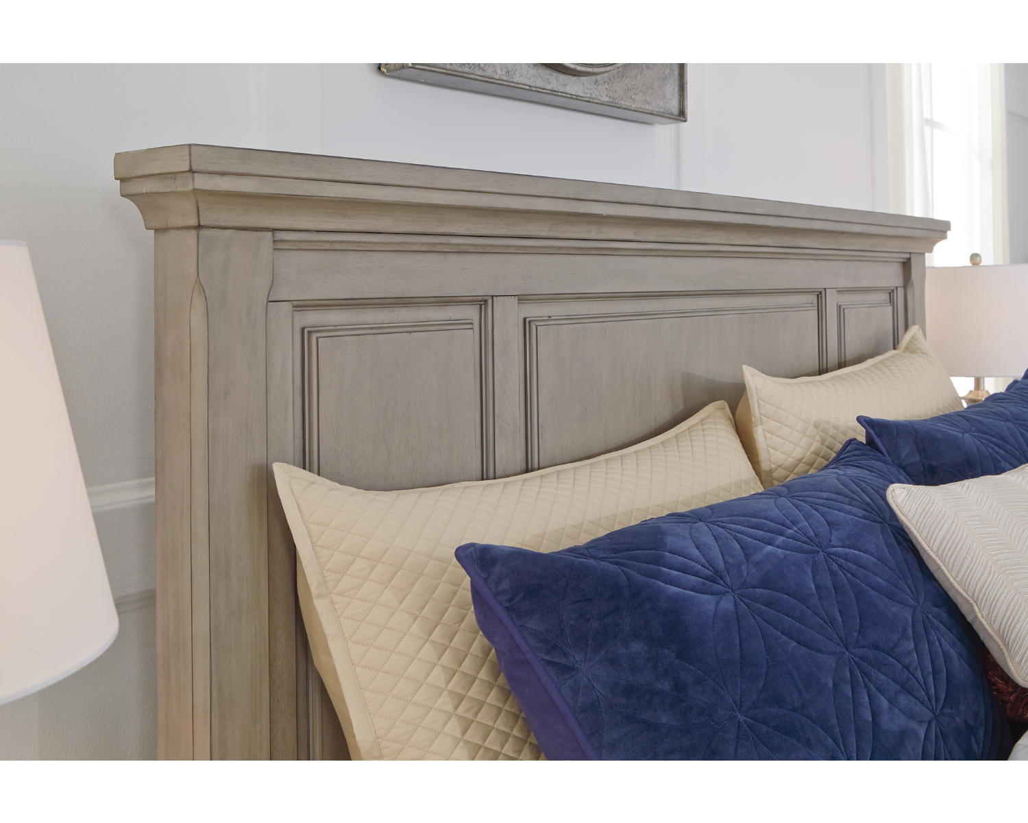 Lettner King Sleigh Bed with 2 Storage Drawers